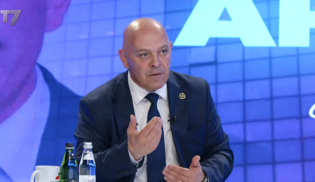 Çfarë pengon zhvillimin në Kosovë sipas Ardian Gjinit?