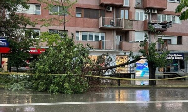 Erëra të forta në Prishtinë, por autoritetet qetësojnë qytetarët