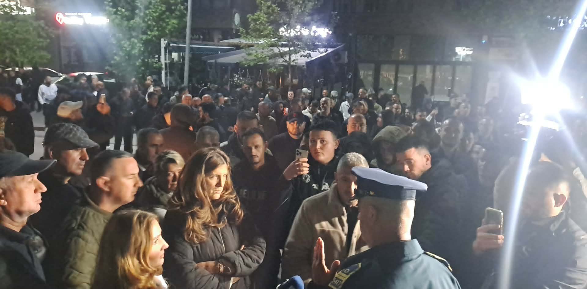 Tërheqja e forcave speciale nga Skenderaj pas thirrjes së Ganimete Musliut