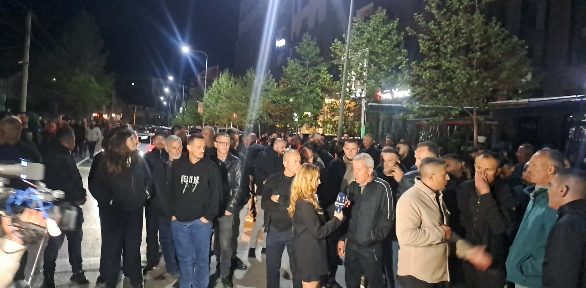 Prokuroria Themelore në Mitrovicë ka ndaluar për 48 orë dy persona, E.L. dhe B.N., të dyshuar për kryerjen e veprës penale në lidhje me incidentin në Skenderaj.