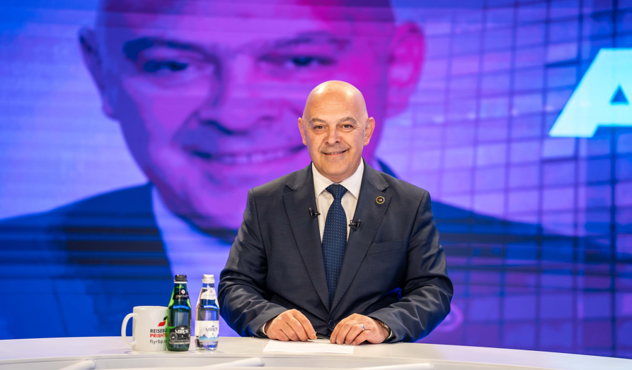 Si qeveris Ardian Gjini në Gjakovë: Investime dhe rezultate konkrete