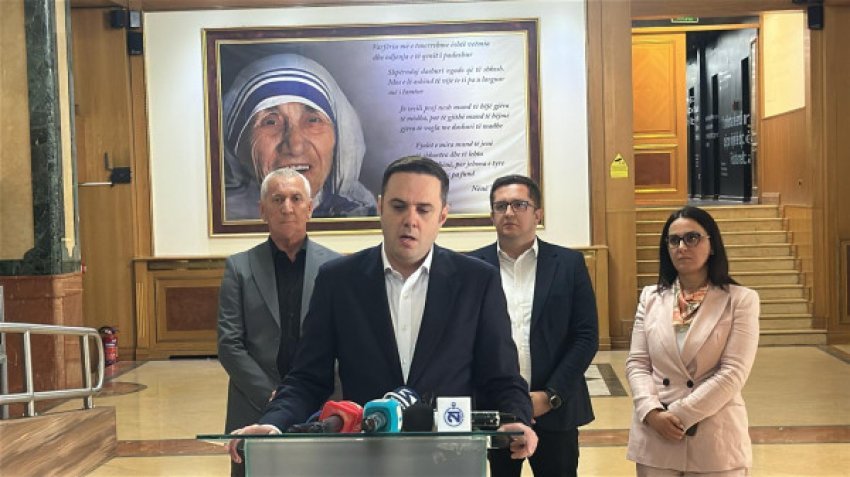 Abdixhiku kundër “show”-t për presidentin, akuzon Kurtin për pengesë ndaj Osmanit