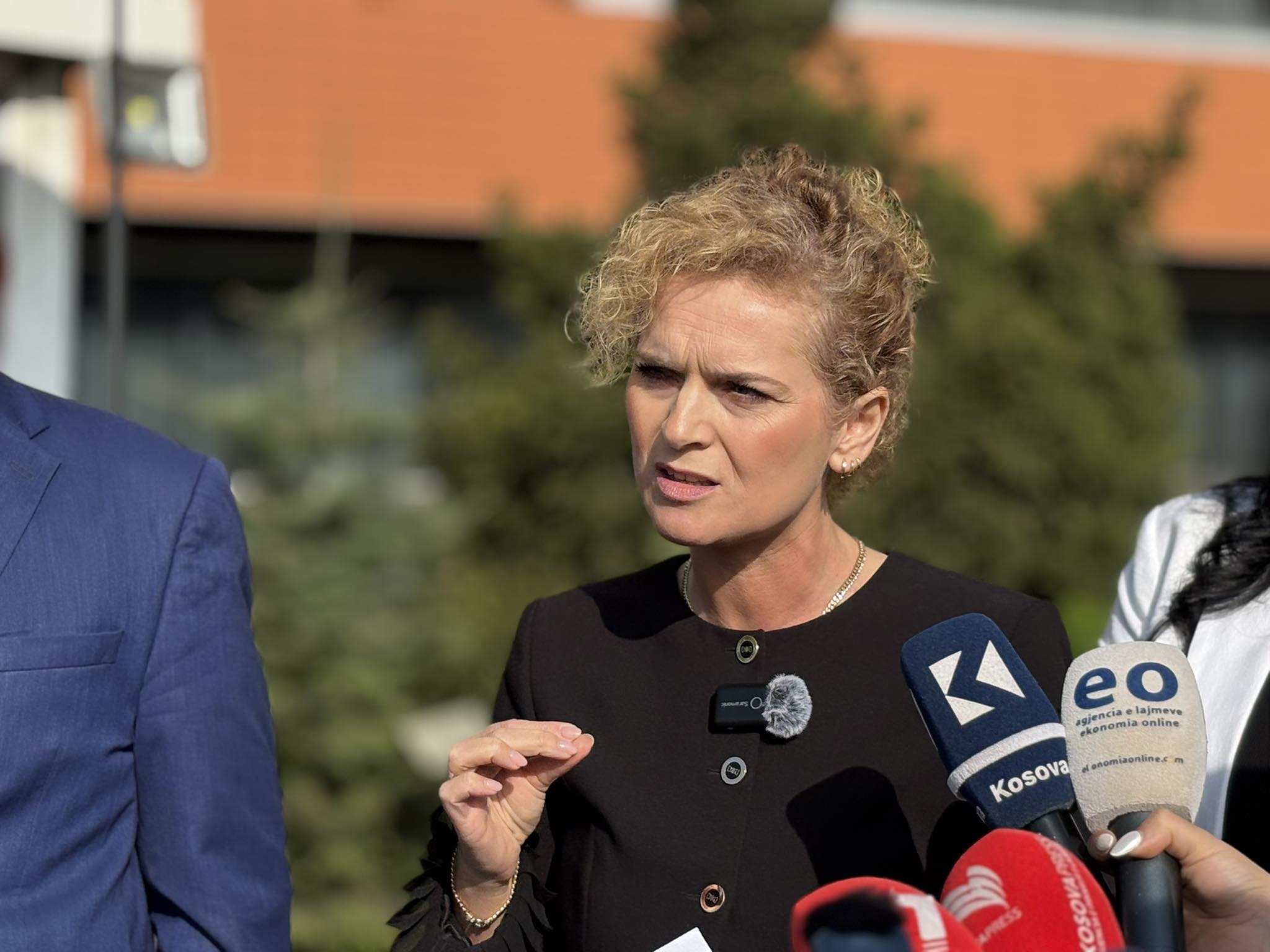 Afera e Mesazheve të Deputetit Bardiqi: A Është Shkelur Privatësia?