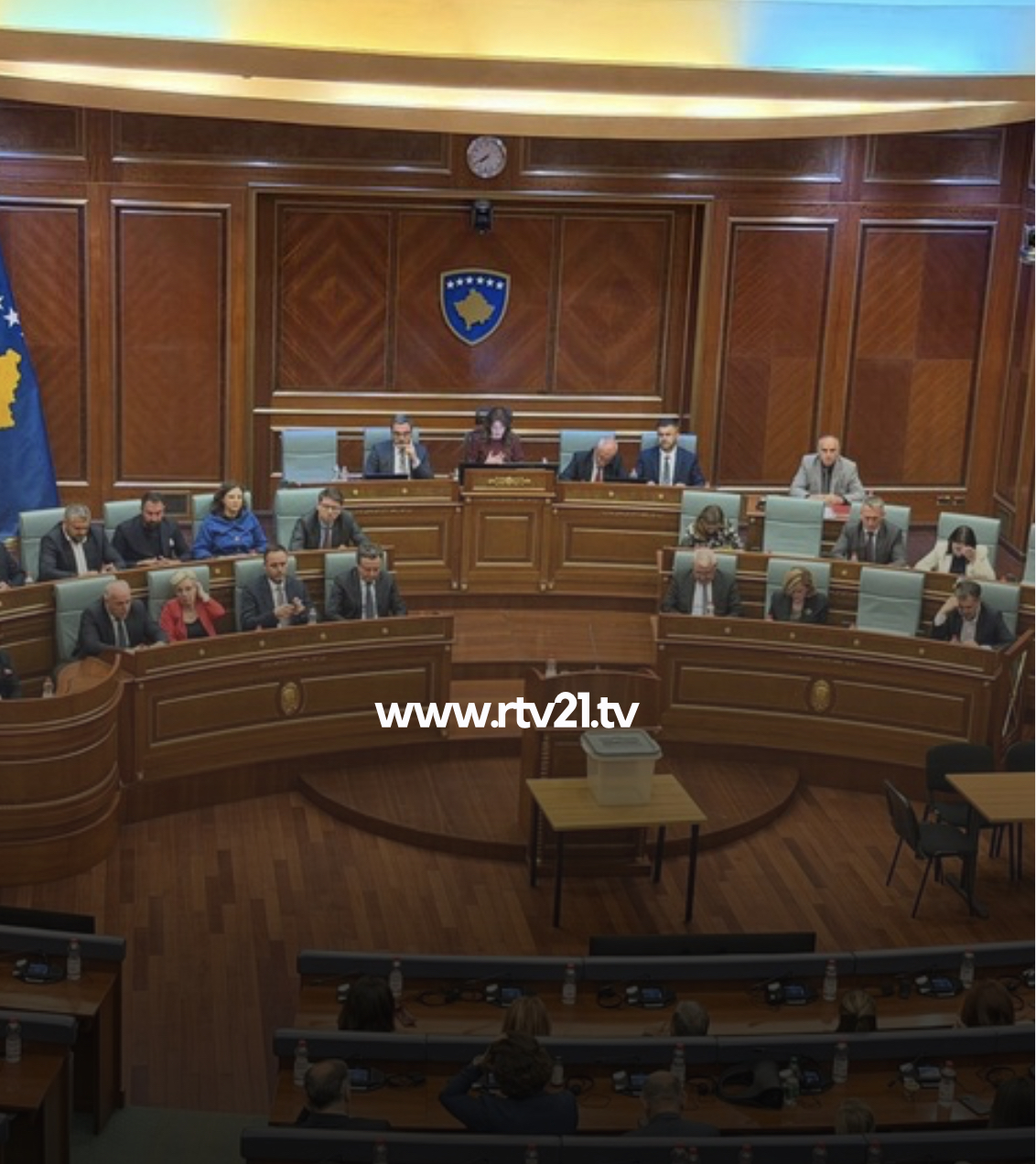 Deputetët e Vetëvendosjes janë kthyer në sallë dhe ka filluar senaca e fundit për zgjedhjen e presidentit të Kosovës.