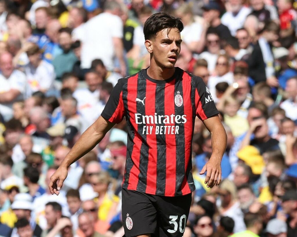 Jashari mund të largohet nga Milani me ofertë deri në 30 milionë euro, ndërsa Juventusi po monitoron situatën.