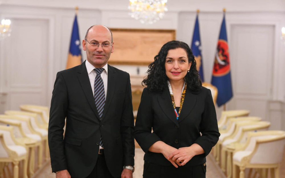 Shkarkohet ambasadori i Kosovës në Vatikan, Vehbi Miftari, vetëm tre muaj pas emërimit.