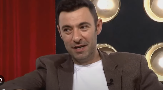 Vedat Bajrami ironizon me “presidentët e ardhshëm” në mes të krizës politike