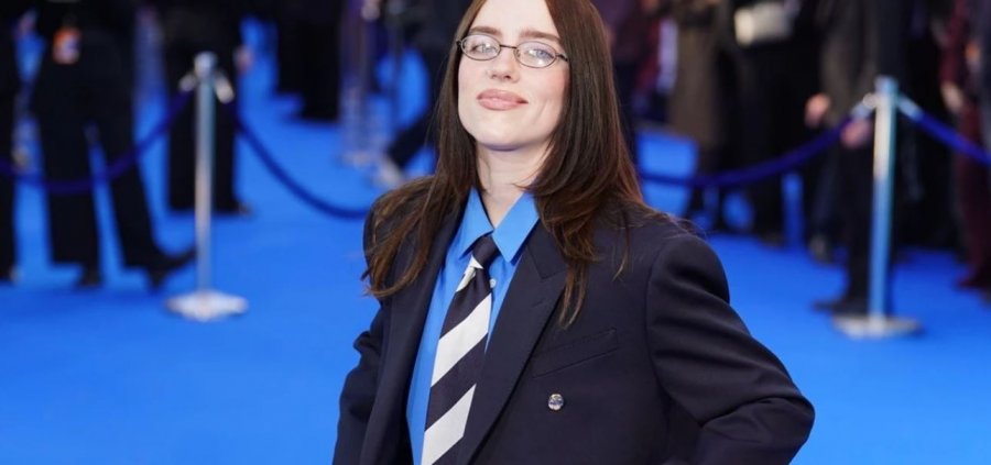 Si lufton Billie Eilish me pasigurinë për trupin e saj përmes stilit unik