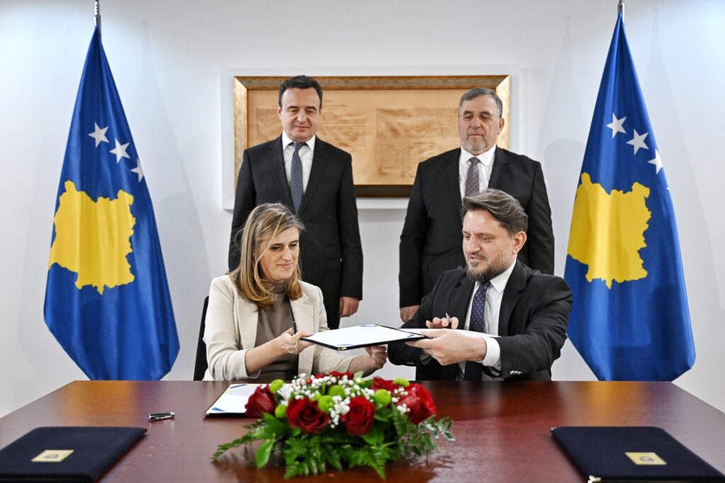 Kryeministri Albin Kurti dhe Bashkësia Islame nënshkruajnë marrëveshje për rindërtimin e Xhamisë së Ibrit.
