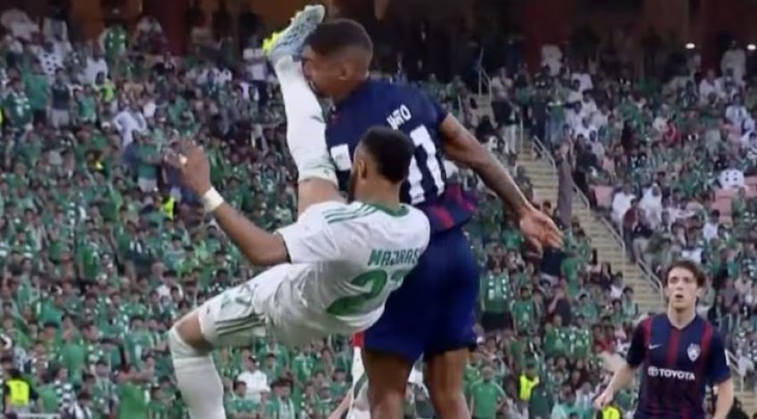 Incidenti tronditës në Ligën e Kampionëve Aziatikë: Futbollisti godet kundërshtarin dhe shkakton kaos në fushë