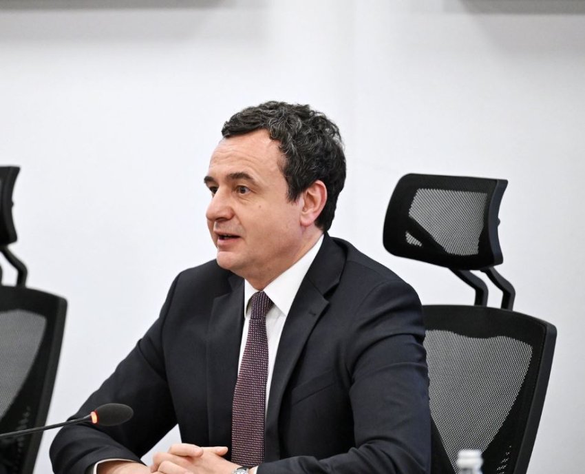 Zëdhënësi i Qeverisë, Arlind Manxhuka, ka deklaruar mbi 57 mijë euro para të gatshme dhe mbi 400 mijë euro pasuri.