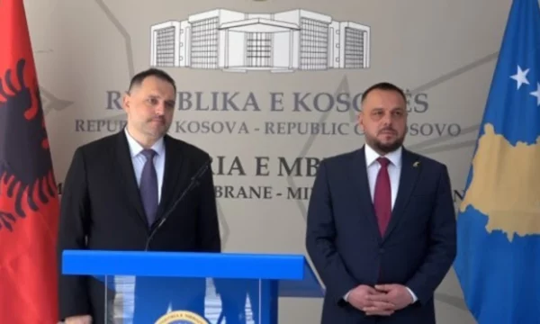 Shqipëria dhe Kosova forcojnë bashkëpunimin ushtarak pa ndryshime në planet e KFOR-it