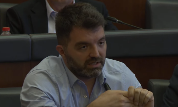 Deputeti i LDK-së zbulon pagën e tij në Kuvend dhe mohon përfitimet kalimtare