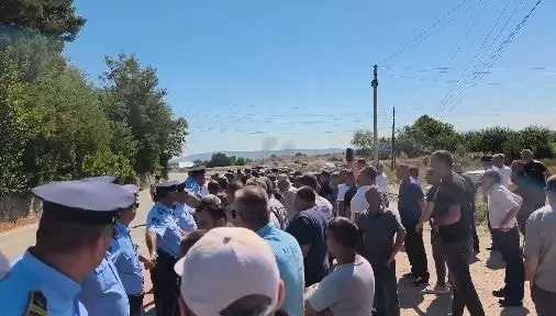Protesta në Kliqinë: Banorët kërkojnë rrethrrotullim dhe kalim të sigurt për fëmijët