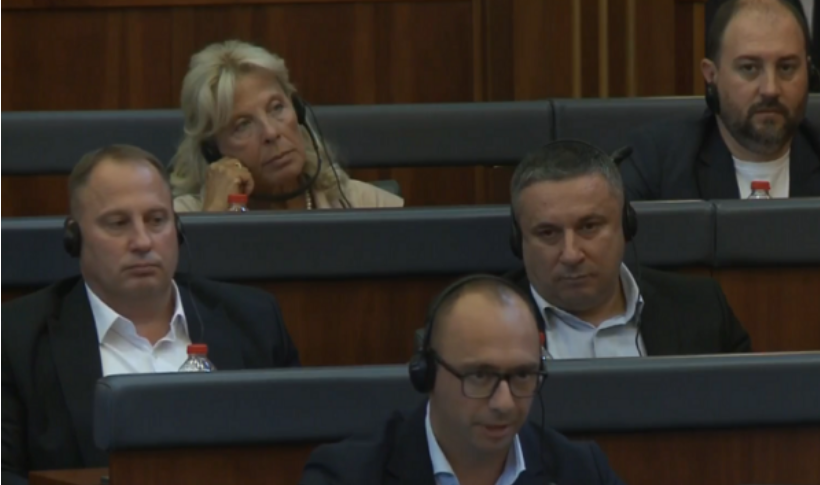 Igor Simiq refuzon të tërheqë deklaratën për nënkryetar në emër të popullit serb, kryetarja Haxhiu ia ndërpret fjalën.