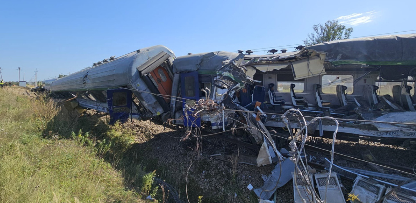Përplasja fatale në Poloni: tren dhe kamion në kalimin hekurudhor