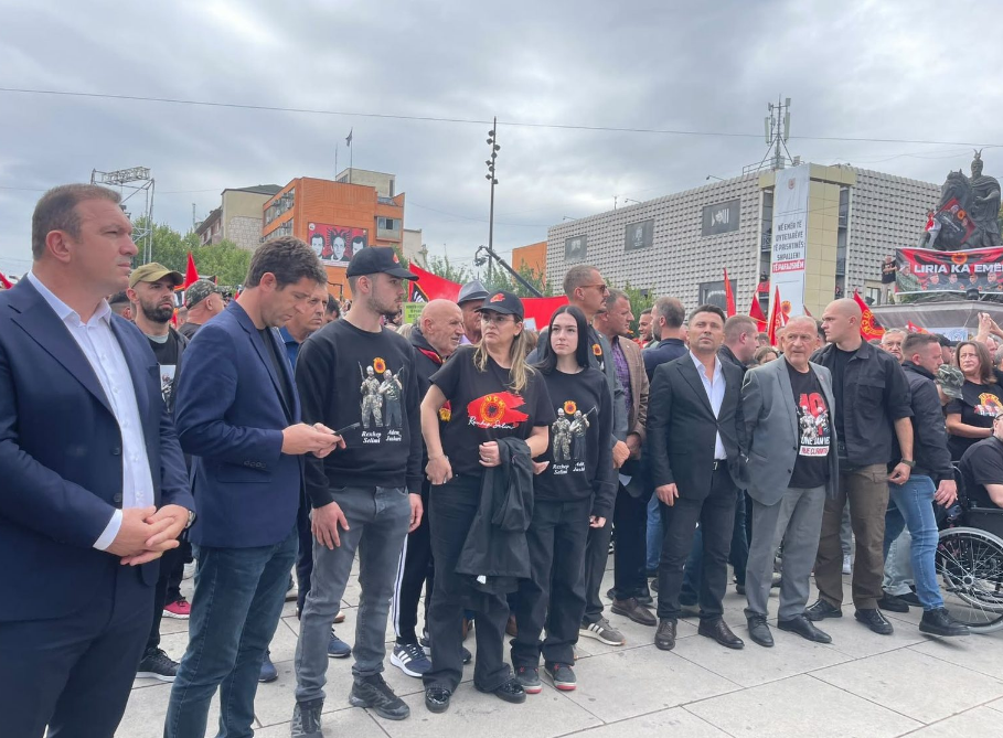 Deputetë të Vetëvendosjes në “Marshin për Liri” në Prishtinë