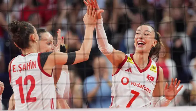 Volejbollistet turke shkatërrojnë Serbinë dhe sigurojnë finale evropiane