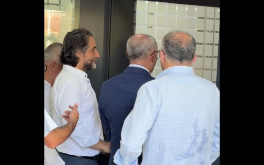 Kryetarët e komunave sfidojnë Qeverinë Kurti me kërkesa të forta për financim dhe kompetenca