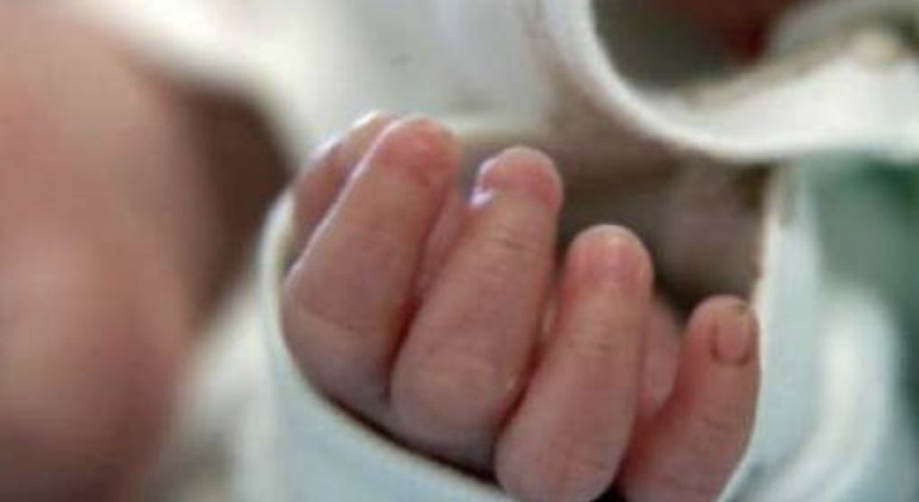 Foshnja pa shenja jete dërgohet në Spitalin e Prizrenit, nis hetimi për vdekjen e saj