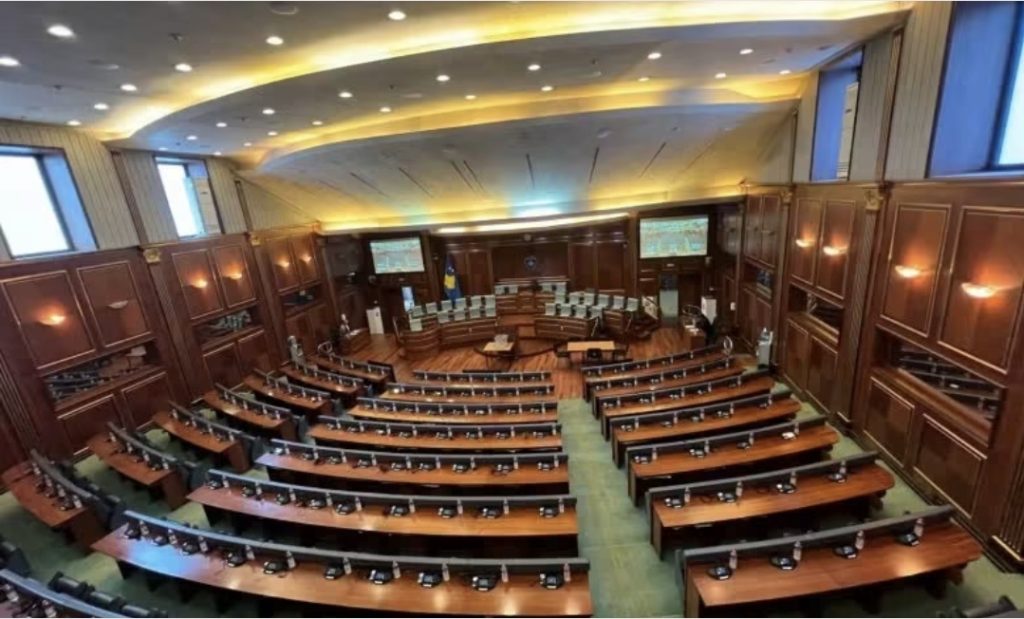 Kushtetuesja në qendër të debatit për konstituimin e Kuvendit të Kosovës