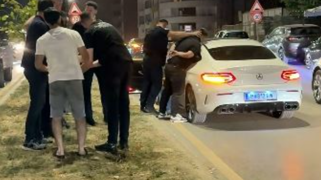 Tensionet në Rrugën C: Mosmarrëveshje në komunikacion dhe ndërhyrja e Policisë