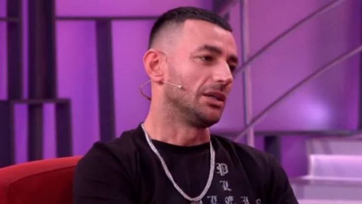 Stresi njofton publikimin e këngëve të bllokuara prej kohësh dhe paralajmëron një pauzë të përkohshme nga muzika.