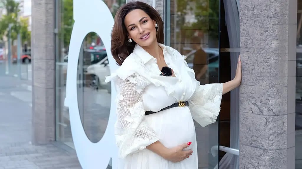 Xhuli Nura në pritje të binjakëve, por eleganca nuk mungon as në spital