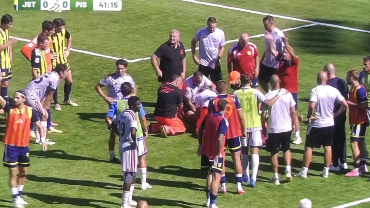 Panik në fushë: Futbollisti rrëzohet papritur gjatë ndeshjes në Itali