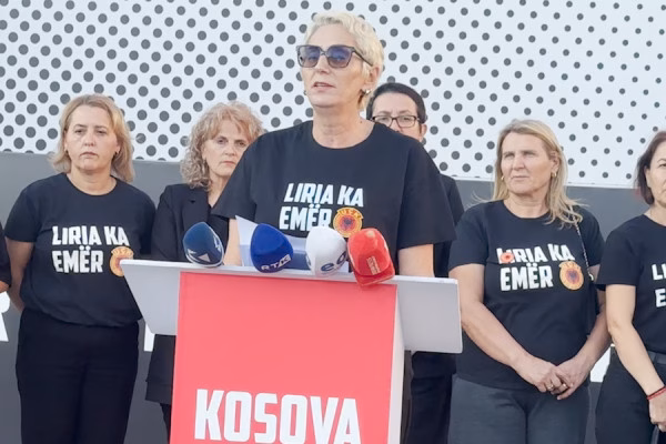 Gratë veterane të UÇK-së në mbrojtje të ish-krerëve në Hagë: Luftuam dhe sakrifikuam bashkë