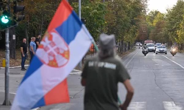 Serbia nderon me ceremoni shtetërore trupin e Ratko Mlladiqit