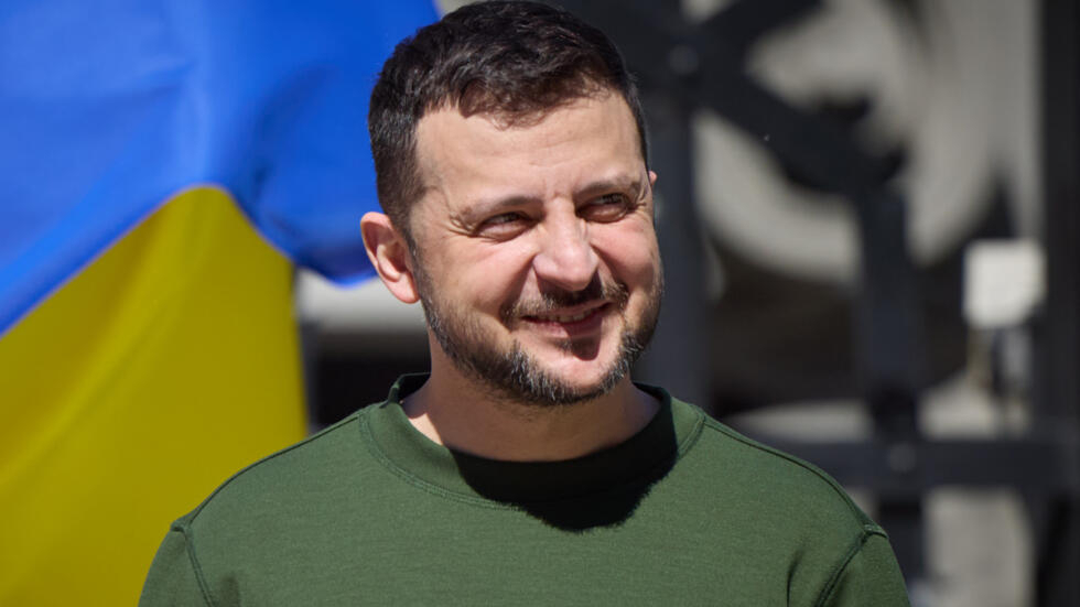 Presidenti Zelensky shkarkon Prokurorin e Përgjithshëm Ruslan Kravchenko për akuzat e korrupsionit dhe mbështetjes së qendrave mashtruese telefonatash.