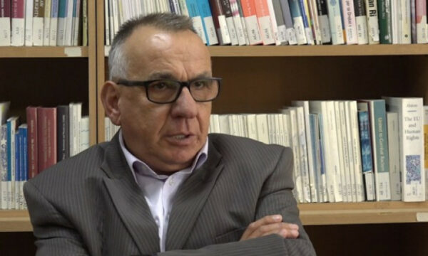 Akuzat e Hasanit ndaj Kurtit: Posti i presidentit në "shtyllë turpi"