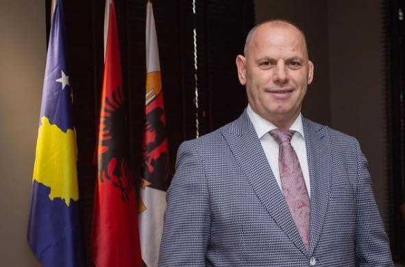 Përzierja e çuditshme politike në Kosovë dhe sfidat kushtetuese pas zgjedhjeve