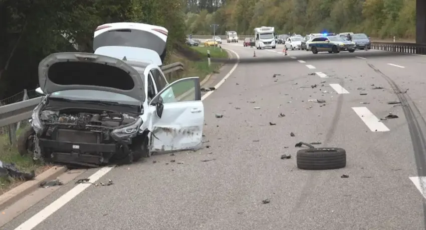 Gara ilegale në autostradën gjermane përfundon me aksident dhe sekuestrim makinash