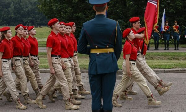 Rritet ndjeshëm përgatitja ushtarake në shkollat ruse për sfidat me NATO-n