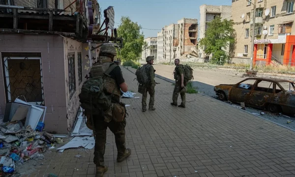 Forcat ukrainase kanë detyruar trupat ruse të tërhiqen nga disa pozicione pranë Lymanit, sipas pranimit të blogerëve ushtarakë rusë.