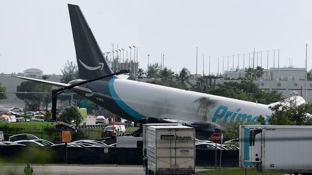 Aeroplani mallrash Boeing 767 në Miami ka shkaktuar disa persona të lënduar pas daljes nga pista dhe zjarrit.