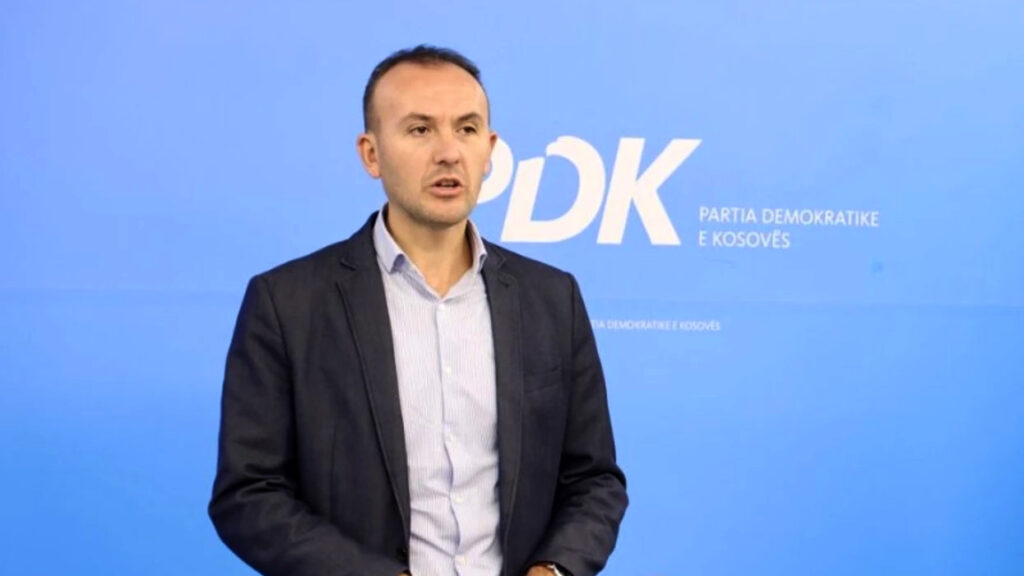 Mustafa denoncon lojën e Kurtit në Kuvend: Një cirk politik pa institucione funksionale