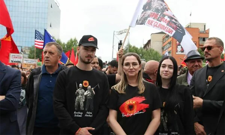 Marsh i madh në Prishtinë për mbrojtjen e UÇK-së, pritje për vendimin e 16 shtatorit