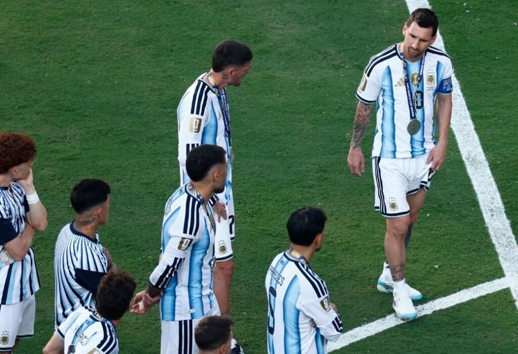 Cristian “Cuti” Romero është zyrtarisht kapiteni i ri i Kombëtares së Argjentinës pas tërheqjes së Lionel Messit.