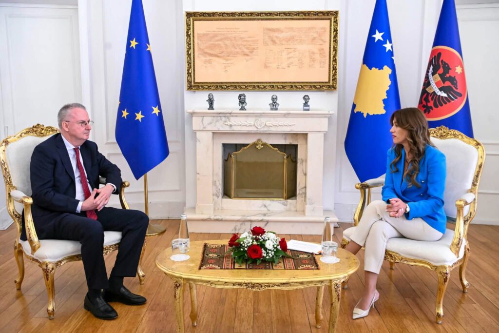 Takimi i parë i shefit të ri të BE-së me Haxhiun për anëtarësimin e Kosovës në BE