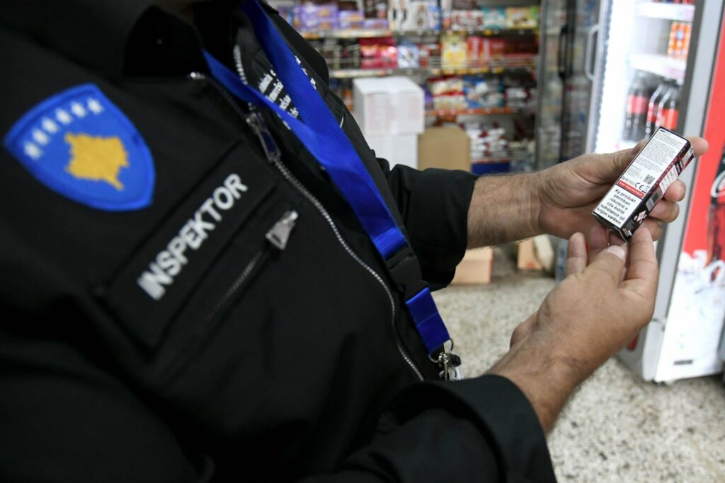 Kontroll i rreptë në Gjakovë e Pejë kundër shitjes së duhanit te të miturit