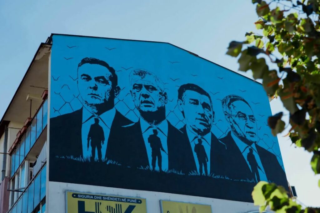 Endrit Thaçi ka postuar në rrjetet sociale muralin e ri në Prishtinë që nderon katër krerët e UÇK-së.