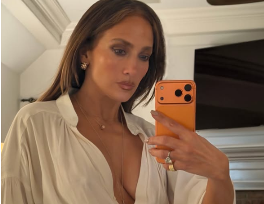 Jennifer Lopez ndez rrjetin me setin e ri fotografik