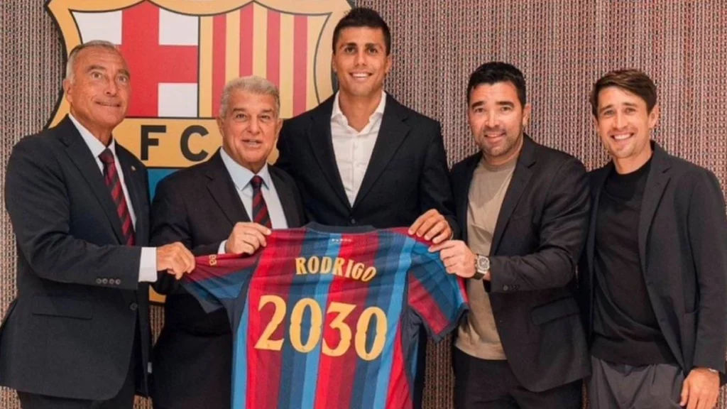 Deco zbulon se Barcelona fitoi garën për Rodrin pasi Manchester City nuk i ofroi një rinovim të mjaftueshëm kontrate.