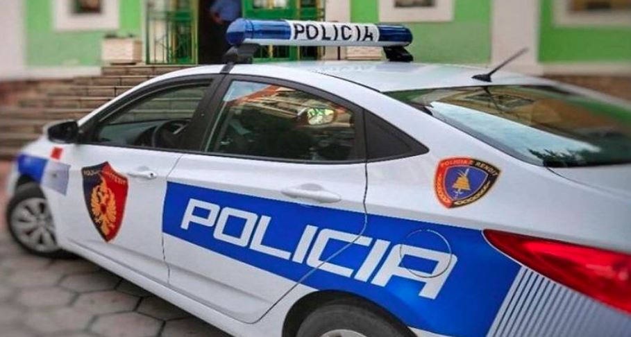 Drejtuesi i automjetit, 18-vjeçar, është shoqëruar në Komisariat për veprime të mëtejshme.