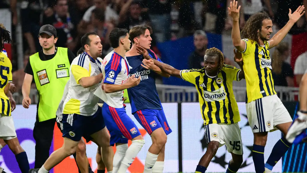 UEFA ka dënuar Mattéo Guendouzin me 4 ndeshje pezullim dhe Mason Greenwood me 1 ndeshje pezullim dhe gjoba pas përleshjeve në ndeshjen Lyon - Fenerbahçe.