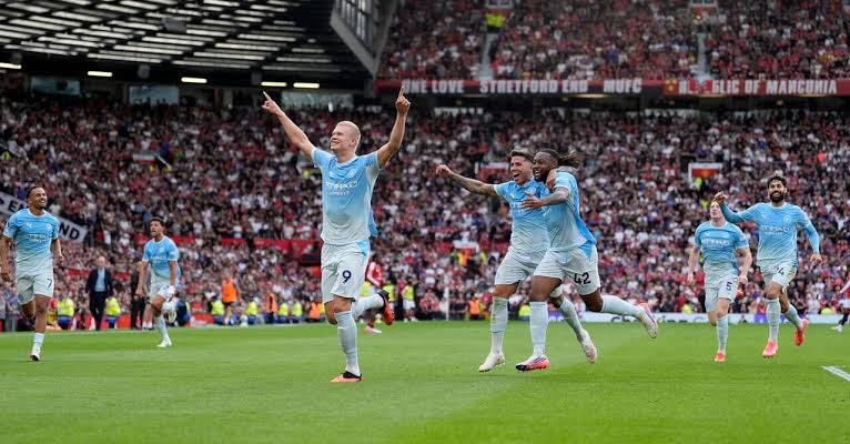 Man City triumfon në derbi me 10 lojtarë, United dështon të shfrytëzojë rastet