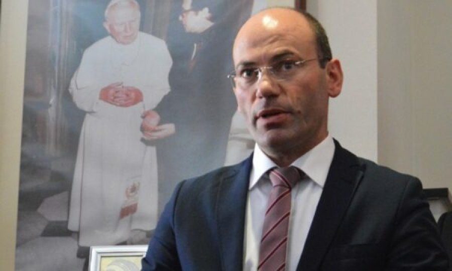 Shkarkimi i ambasadorit Vehbi Miftari nga detyra në Vatikan është konfirmuar nga ushtruesja e detyrës së presidentes, Albulena Haxhiu.